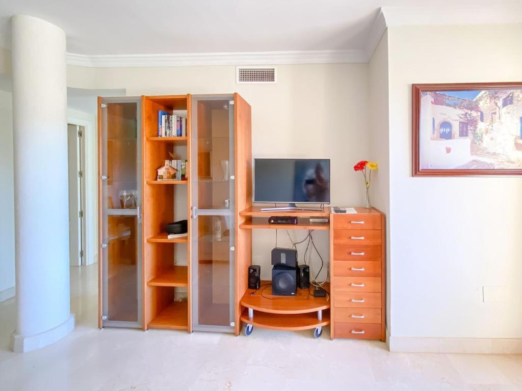 Apartamento En Los Patios De Santa Maria Golf Marbella Exterior photo