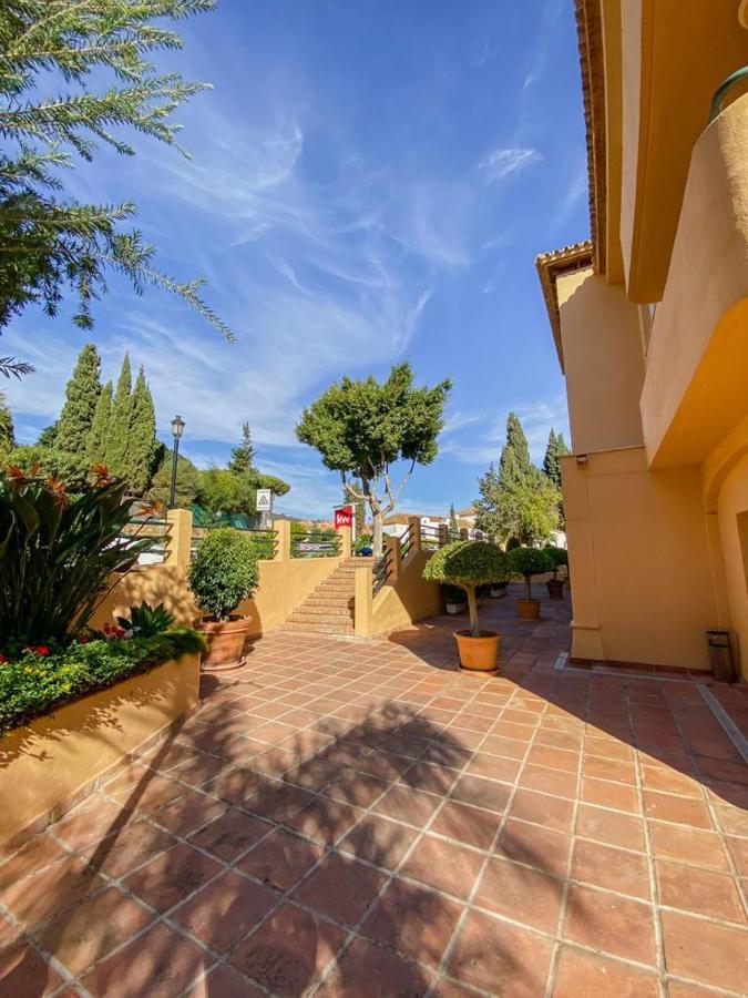 Apartamento En Los Patios De Santa Maria Golf Marbella Exterior photo