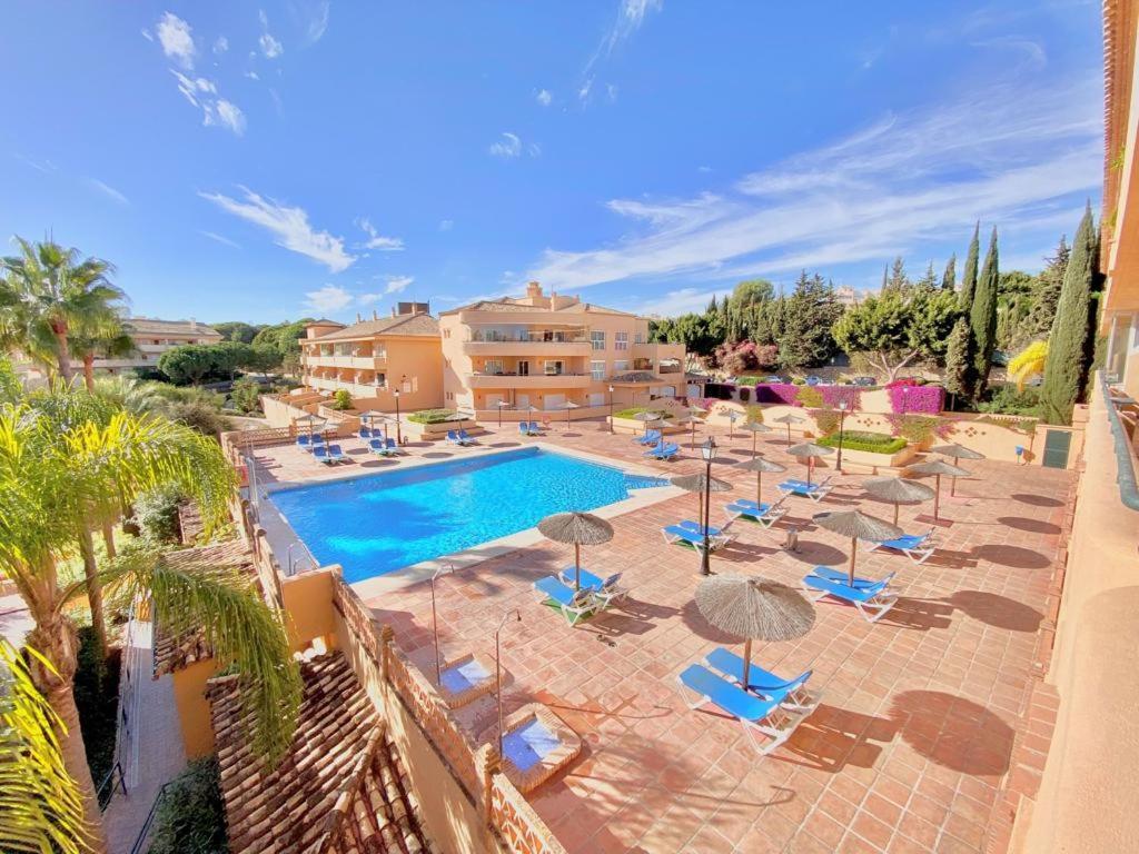 Apartamento En Los Patios De Santa Maria Golf Marbella Exterior photo