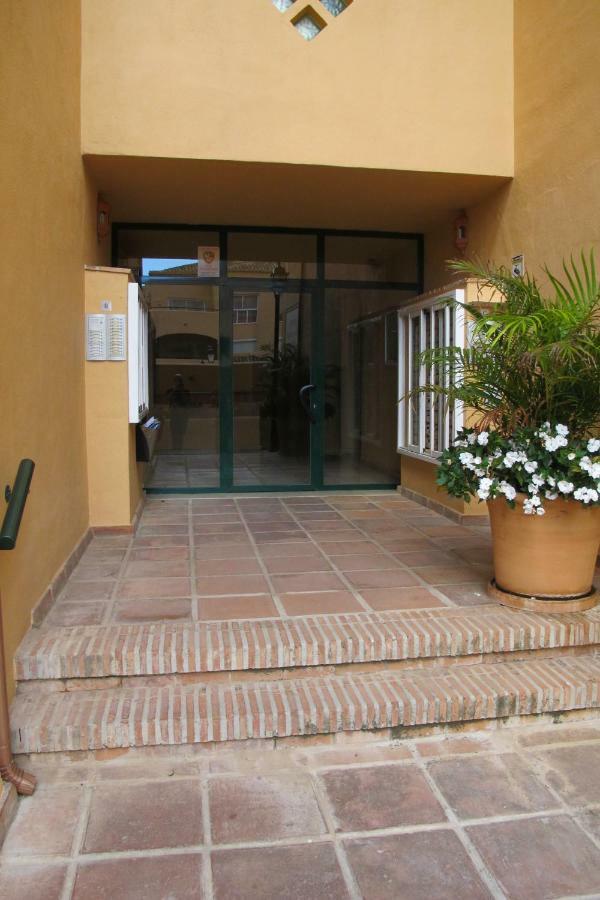 Apartamento En Los Patios De Santa Maria Golf Marbella Exterior photo